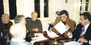 Acto da assinatura do Protocolo celebrado em Fevereiro de 1998 entre a REP e a Liga do Mar, tinha por finalidade criar o Observatório Aeroespacial de Oeiras