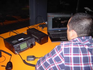 Jovem dirigente do Observatório empregando equipamento da Liga do Mar que está desde 2010 retido dentro do IST-Tagus no CS5CEP, cuja devolução se aguarda há 6 anos