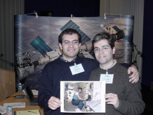 Jovens dirigentes e voluntários do Observatório Aeroespacial de Oeiras durante a primeira deslocação à ARISS em ESTEC, no âmbito da REP-AMSAT em 2000