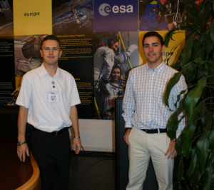 Jovens dirigentes do Observatório e delegados da AMSAT-CT que em 2005 participaram na reunião da ARISS em ESTEC