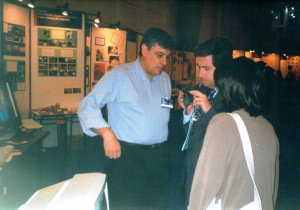 Mariano Gago na FIL, durante a apresentação do Observatório Aeroespacial de Oeiras em 1999